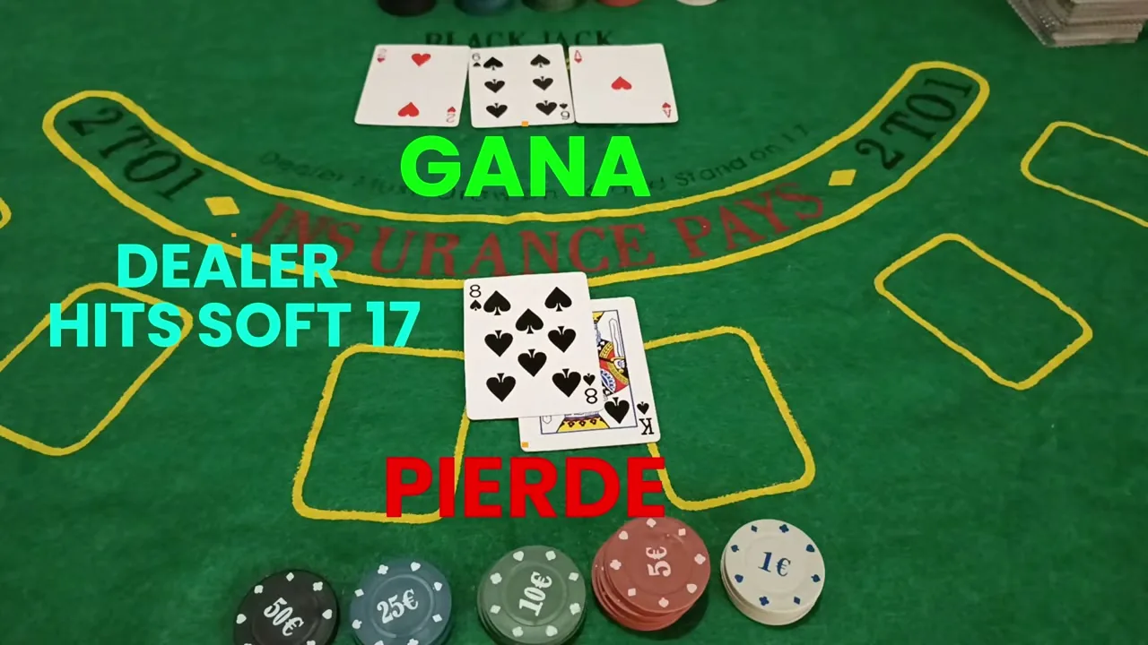 Crupier ofreciendo seguro en una mesa de blackjack online