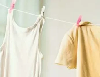 ¿Cómo deshacerse de las manchas amarillas en la ropa?