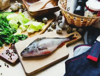 Qué fácil es limpiar el pescado de las escamas: 5 hacks de vida de los chefs