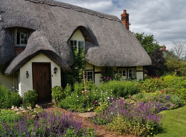 Cottage Garden - Características de la organización. Landscape Design Cottage Style. Foto