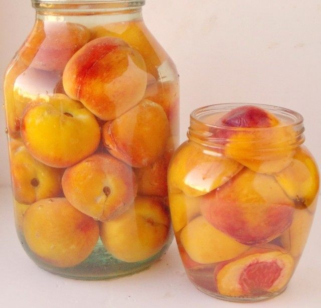 Peaches enlatados en jarabe. Paso por la receta de la foto