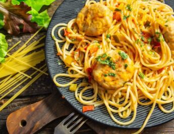 Espagueti con albóndigas en italiano